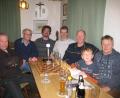 Bild: edo
Hoch dekoriert war das Teilnehmerfeld bei der 15. offenen Gemeindemeisterschaften im Schach, die im Gasthaus „Zum Peter“ in Vorbach über die Bühne ging: Vizemeister Werner Malzer (Speichersdorf, von links), Organisator Stephan Meier (Vorbach) und die halbe Bezirksligamannschaft des SC Erbendorf: Christian Demleitner (Kemnath), Daniel Kamm (Grafenwöhr), Sieger Wolfgang Hoffmann (Erbendorf) und der Drittplatzierte Michael Weiß (Pressath, rechts).