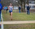 Bild: zeu
Maximilian Zeus (vorne) absolvierte bei der deutschen Crosslauf-Meisterschaft ein beherztes Rennen. Mit dem 13. Platz sicherte er die Mannschafts-Goldmedaille für die LG Telis Finanz Regensburg ab.