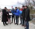 Bild: sei
Amtsleiter Henner Wasmuth (links) vom Staatlichen Bauamt Amberg Sulzbach gibt Mdl Stephan Oetzinger (rechts), MdB Albert Rupprecht (Mitte) sowie Bürgermeister Richard Kammerer (Zweiter von rechts), Stellvertreterin Rita Steiner (Zweite von links) und drittem Bürgermeister Johann Gurdan (Dritter von rechts) Auskunft, wie es mit dem Brückenbau weitergeht und wann mit dem Neubau gerechnet werden kann.
