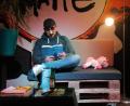 Bild: kmo
Willy Nachdenklich liest in der Hängematte in Sulzbach-Rosenberg aus seinem neuen Buch vor.