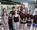Bild: rbg
Insgesamt elf TSC-Akteure schafften beim Vogtland-Cup 2019 den Sprung in das 200-m-Lagenfinale. Von links: Daniela und Dominika Codlova, Sophie Härtl, Leon Ducheck, Leonie Reif, Fynn Legat, Kathrin Bachmeier, Daria Codlova, Viktoria Boger, Leonhard Fütterer und Niclas Köstler.