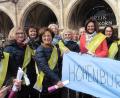 Bild: bö
"Frauen können alles bewegen" Beim Weltfrauentag in München war der Frauenbund aus Hohenburg stark vertreten. Dazu gehörte auch ein Treffen mit Landtagspräsidentin Ilse Aigner (Mitte) und der Vorsitzenden der Frauenbundvereinigung in Bayern Emilia Müller (links am Transparent) aus Bruck