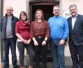 Bild: pi
Stellvertretender Vorsitzender Stefan Wüst (Zweiter von rechts) mit freut sich mit Petra Scheibl, Yvonne Zimmermann und Klaus Herrmann (weiter nach links) über das Lob von Bürgermeister Johann Maurer.