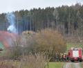 Bild: dob
Im Waidhauser Ortsteil Hagendorf brennt bei einem Einfamilienhaus ein Kamin aus. 25 Einsatzkräfte der Feuerwehren sind vor Ort.