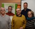 Bild: brü
Kreisgruppenvorsitzender Peter Zahn zeichnete Siegfried Knahn und Heinz Ulrich Schmidt, der zusammen mit seiner Frau gekommen war, für langjährige Mitgliedschaft aus (von links). Gastdozent Professor Volker Zahner (rechts hinten) gratulierte ebenfalls.
