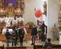 Bild: tok
Der Familiengottesdienst in Wurz kommt bei den Gläubigen an.