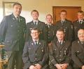 Bild: ü
Verdiente Brandschützer würdigt die Neuzirkendorfer Feuerwehr bei den Ehrungen. Vorsitzender Gerhard Schindler (stehend, von links) und sein Stellvertreter Manuel Gundel, stellvertretender Kommandant Patrik Fischer und Kommandant Hubert Linhardt, Kreisbandmeister Rainer Kopp und Bürgermeister Jürgen Kürzinger danken unter anderem Siegfried Lehner (vorne, von links), Andreas Gradl und Hermann Linhardt für ihre jahrzehntelange Treue.