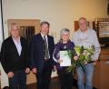 Bild: hae
DJK-Vorsitzender Eduard Hanauer (Zweiter von links) gratuliert zur Ehrenmitgliedschaft und für 40 Jahre Treue zum Verein (weiter von links): Klaus Bogedaly, Angelika Frei und Günther Ströhl.