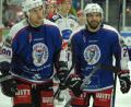 Bild: gb
In der Saison 2016/17 Teamkollegen in Weiden, jetzt Gegner: Im Play-off-Achtelfinale treffen Matt Abercrombie (links) von den Blue Devils und Patrick Schmid (rechts) von den Hannover Scorpions aufeinander.