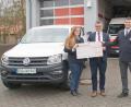 Bild: agr
Jugendleiterin Martina Prechtl, der 1. Bürgermeister Martin Birner und 1. Vorsitzende Stefan Dirnberger bei der Scheckübergabe.