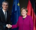 Bild: Sven Hoppe/dpa
Bundeskanzlerin Angela Merkel (CDU) und Nato-Generalsekretär Jens Stoltenberg begrüßen sich am zweiten Tag der 55. Münchner Sicherheitskonferenz.