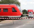 Archivbild: Götz
Der schienengleiche Bahnübergang in Nabburg soll beseitigt werden. Die Planungen laufen seit Jahrzehnten. Jetzt gibt es weitere Verzögerungen.