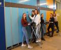 Bild: wro
Für die farbliche Wandgestaltung sind die Schüler verantwortlich. Seit Tagen schwingen sie die Werkzeuge.