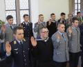 Bild: Wolfgang Steinbacher
Feierliches Gelöbnis der 16 Rekruten des Logistikbataillons 472 im Sulzbacher Rathaussaal: Eine Angehörige reiste sogar 530 Kilometer an, um hier dabei sein zu können.