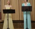 Bild: weu
Astrid Mathyshek (rechts) und Elisabeth Margraf, begleitet von Karl Macourek, boten als Solistenensemble Lashon den Gästen im Schlosssaal einen wunderbaren Liederabend.