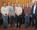 Bild: sön
Die Festdamen für das 125-jährige Jubiläumsfest der Feuerwehr Wolfsbach stehen bereits fest. Gerne stellte sich Bürgermeister Erwin Geitner (rechts) für ein gemeinsames Foto zur Verfügung.