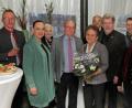 Bild: Dobmeier
Zum 80. Geburtstag lassen viele Gratulanten die Jubilarin Ilse Stark (mit Blumenstrauß) hochleben und dankten für ihren unvermindert engagierten Einsatz.
