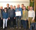 Bild: hcz
Dieter Neumann (Fünfter von rechts) hat sich viele Jahrzehnte bei den Naturfreunden eingebracht und bekam dafür die Auszeichnung für 50 Jahre. Vorsitzender Christian Weidner (Fünfter von links) gratulierte zusammen mit den Vorstandsmitgliedern und den Ehrengästen.
