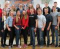 Bild: kö
Mit dem 125-jährigen Gründungsfest steht der Feuerwehr Dürnersdorf ein markantes Jahr bevor. Zahlreiche Festdamen werden dem Jubiläum ein besonderes Gepräge geben. Auch um den Nachwuchs ist es gut bestellt, Für den erfolgreich absolvierten Wissenstest und die MTA-Ausbildung gab es auch Glückwünsche von Kommandant Franz Lorenz, Bürgermeister Georg Köppl ( von links) und vom amtierenden Vorsitzenden Josef Hauser (hinten rechts).