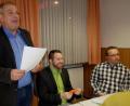 Bild: Kunz
CSU-Fraktionschef Wolfgang Pausch (links) plaudert aus dem Nähkästchen. Neben ihm Ortschef Peter Schröpf und JU-Vorsitzender Lucas Weigl.