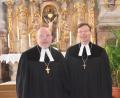 Bild: Kunz
Regionalbischof Hans-Martin Weiss (links, mit Dekan Wenrich Slenczka) verabschiedet sich am Sonntagvormittag in St. Michael mit sehr persönlichen Worten .