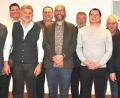 Bild: es
Bezirksvorsitzender Christian Benoist gratuliert Schriftführer Lothar Kroll, Vorsitzendem Wolfgang Nicklas, den Beisitzern Uli Maier und Hans Eckl (vorne, von links), Kassier Stefan Schlagenhaufer, zweitem Vorsitzenden Hans-Peter Wiesent (hinten, von links), den Beisitzern Josef Braun und Alois Köppl (hinten, von rechts). Zweiter Bürgermeister Hans-Peter Klünner (hinten, Mitte) leitet die Neuwahlen.