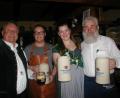 Bild: gis
Foto: von links:
Braumeister Wolfram Seebauer, Sven, Bierprinzessin Sophia, Gastwirt Bernhard Raab