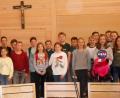 Bild: mez
Über 20 Firmlinge verbringen einen kurzweiligen Einkehrtag im Haus Johannisthal bei Windischeschenbach, wo sie optimal Pastoralreferentin Heidi Braun (links hinten) betreut.