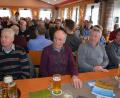 Bild: jr
Vollbesetzt war am Montagnachmittag der Saal der „Petersklause“ in Großbüchlberg. Dies zeigte, wie sehr das Thema Stromtrassen die Landwirte interessiert.