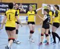 Bild: Ziegler
Die Volleyballdamen des SV Hahnbach freuen sich über den knappen 3:2-Heimsieg gegen Bamberg.