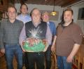 Bild: bk
"30 Jahre sind genug", sagt Ludwig Kummer (vorne, Mitte), den sein Nachfolger Hans Bernklau (rechts) gebührend verabschiedete. Von links Stellvertreter Hans Krauß, Kassier Georg Tafelmeyer und Schriftführer Eduard Harrer.