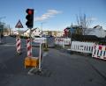 Bild: Hösamer
Am westlichen Widerlager der Krondorfer Naabbrücke werden derzeit Leitungen umgelegt. Die Arbeiten dienen der Vorbereitung des Neubaus der Brücke.