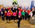 Bild: do
Der stimmgewaltige Nürnberger Jazz-Chor entfaltet unter Leitung von Susanne Schönwiese in der Kreuzkirche die hohe Kunst der Swing-, Blues- und Spiritual-Kultur und versprüht Lebensfreude pur.