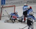Bild: gb
Am vergangenen Freitag (Szene) gewinnen die Blue Devils bei den Hannover Scorpions mit 3:2, am Dienstag verloren sie in Mellendorf mit 2:6. Damit liegen die Weidener in der „Best-of-5“-Serie mit 1:2 hinten.