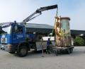 Bild: bgl
Der Krankipper ist eines der wichtigsten Gerätschaften im Oberviechtacher THW. Das Fahrzeug ist nicht nur Spezialtransporter für den Weltrekord-Bierkrug (Foto), sondern leistet auch Unterstützung in allerlei Notsituationen. Nachdem der Lkw in die Jahre gekommen ist, plant der Helferverein eine Neuanschaffung aus eigenen Mitteln.