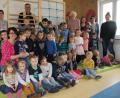 Bild: ads
Groß war die Freude in der Kindertagesstätte St. Georg über die neue Sprossenwand als großzügiges Geschenk des Elternbeirats im Wert von knapp 3000 Euro. Dekan Markus Brunner gab der Sprossenwand den kirchlichen Segen.