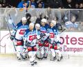 Bild: gb
Die Blue Devils bejubeln vor ihren Fans einen Treffer. Die Weidener gewannen am Freitag das erste Play-off-Match bei den Hannover Scorpions mit 3:2.