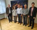 Bild: hm
Bei der Vorstellung des neuen Personals waren (von links) Gemeinschaftsvorsitzender Richard Tischler, Franziska Wittmann, Markus Gebhard, Alfred Hammer und Martin Schwandner dabei.