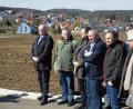 Bild: Stephan Huber
Offizielle Freigabe des Baugebietes Kempfenhof-Ost mit Bürgermeister Michael Göth (links) sowie Stadträten, Verwaltungsmitarbeitern, Planer Lothar Bedritzki und Jürgen Arbogast von der ausführenden Baufirma.