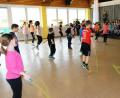 Bild: do
Seilspringen ist nicht Seilspringen. Das Ziel beim Workshop der Deutschen Herzstiftung an der Grundschule "Am Rauhen Kulm2 in Speinshart ist die Förderung des natürlichen Bewegungsdranges. Nach den zweistündigen Übungen demonstriert die vierte Klasse ihr Können vor der gesamten Schule.