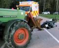 Bild: gf
Auf der Kreisstraße 35 zwischen Illschwang und Kropfersricht kollidiert am Freitag ein Motorradfahrer mit einem Traktor.