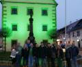 Bild: mor
Zahlreiche Besucher bewundern am "St. Patricks Day" das grün beleuchtete Rathaus.
