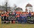 Bild: whw
Teilnehmer und Ausbilder stellen sich zum Gruppenfoto am letzten Schulungstag auf.