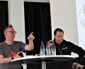 Bild: rgr
Autor Jochen Till (links) und Linus Koenig haben unter anderen aus dem Buch: "Luzifer junior - Zu gut für die Hölle" vorgelesen.