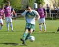 Bild: chap
Der SV Mitterteich feierte am Samstag einen souveränen 3:0-Erfolg beim SC Großschwarzenlohe. Manuel Dürbeck (grün-weißes Trikot) erzielte zwei Tore und bereitete den dritten Treffer vor.