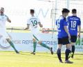 Bild: Hubert Ziegler
Der Gebenbacher Niko Becker (links) bejubelt sein Führungstor zum 1:0 nach einem Patzer des sonst guten Forchheimer Torhüters Christian Bergmann. Der junge Fabio Pirner (Mitte) gratuliert, während der Forchheimer Rechtsverteidiger Johannes Petschner (Zweiter von rechts) und Innenverteidiger Christian Städtler enttäuscht die Köpfe hängen lassen