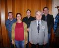 Bild: nib
Mit Josef Graf als ersten Vorsitzenden (Zweiter von rechts) und Thomas Schmid (rechts) als zweiten Vorsitzenden ist das Vorstandsteam wieder komplett. Edmund Schleicher (links) ist Kassier, , Bettina Thanner (Zweite von links) Schriftführerin.