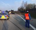 Bild: Alexander Auer
Auf der Autobahn 3 östlich von Regensburg ist ein Autotransporter umgekippt.