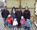 Bild: hai
Der Elternbeirat um Melanie Herrmann, Christoph Seeger, Sandra Zyla, Nicole Zaus und Nathalia Sehnke freut sich über einen gut gefüllten Altkleidercontainer.