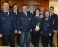 Bild: jr
Alois Höfer (Dritter von links) ist seit 50 Jahren Mitglied bei der Feuerwehr Leonberg. Neuer Schriftführer ist Tobias Eckstein (Vierter von links), er löst Ilona Fütterer (Mitte) ab. Mit im Bild (von links) Vorsitzender Bernhard Lindner und Peter Wührl sowie (von rechts) Bürgermeister Johann Burger, Kommandant Thomas Lindner, Konrad Seelk und Markus Beinrucker.